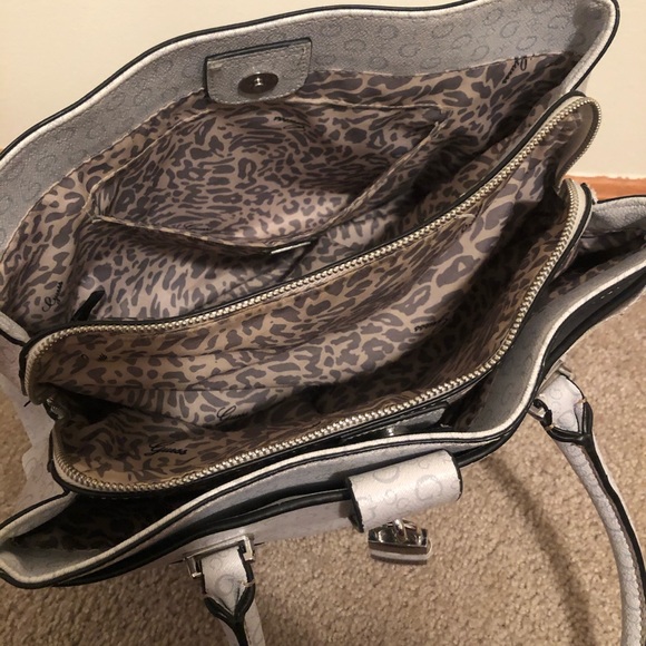NEW Guess handbag - Picture 5 of 7